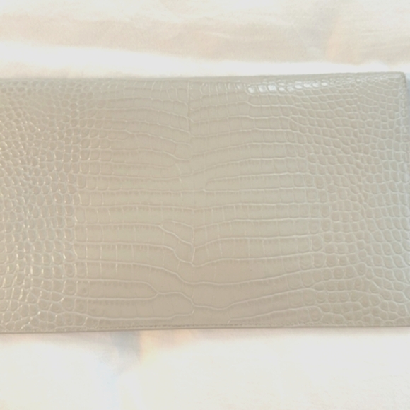 VERY RARE!! SAINT LAURENT YSL Crocodile Embossed Calfskin Uptown Monogram Clutch - Picture 11 of 16